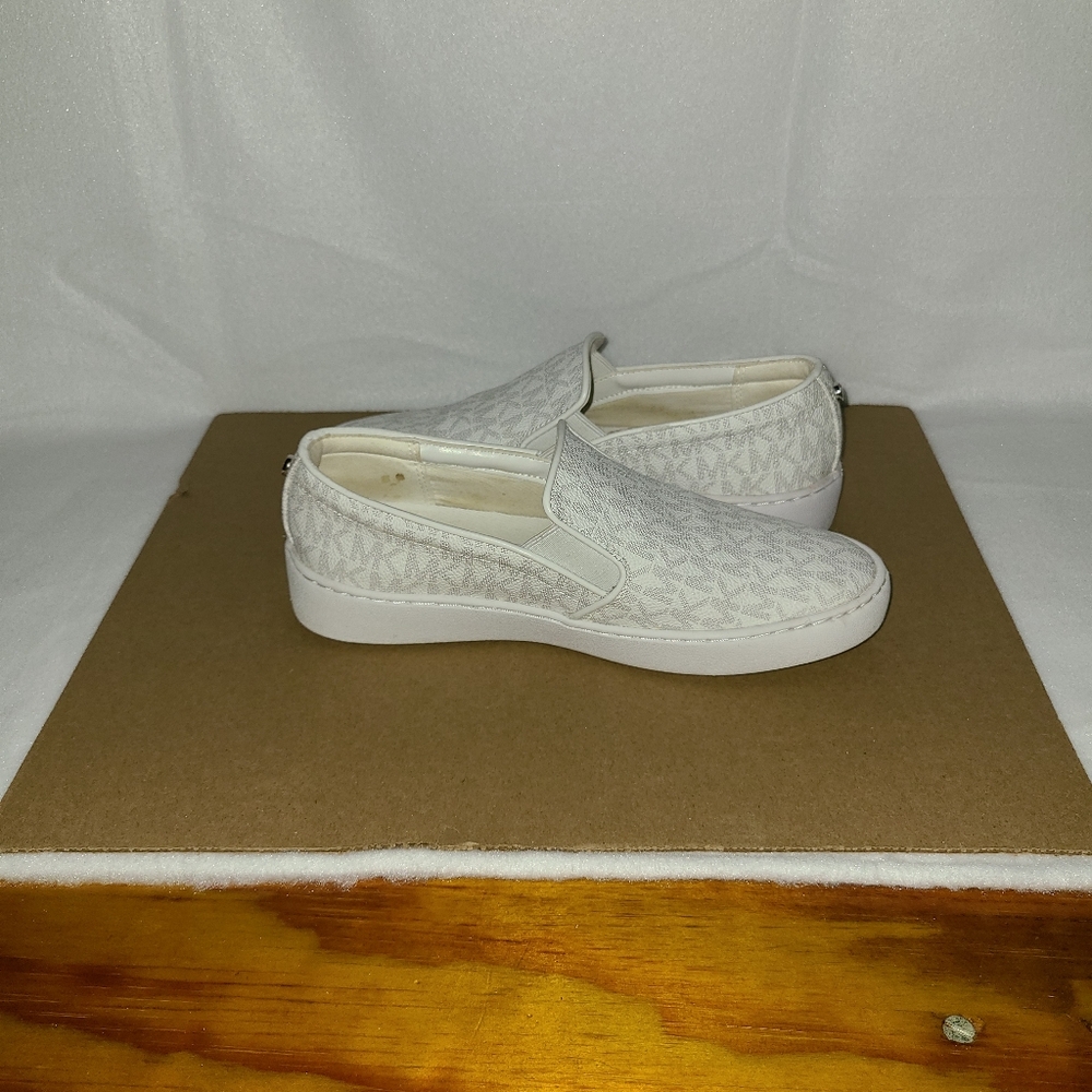 Teddi Slip-On Sneaker Size 6 Signature Logo - Picture 7 of 11